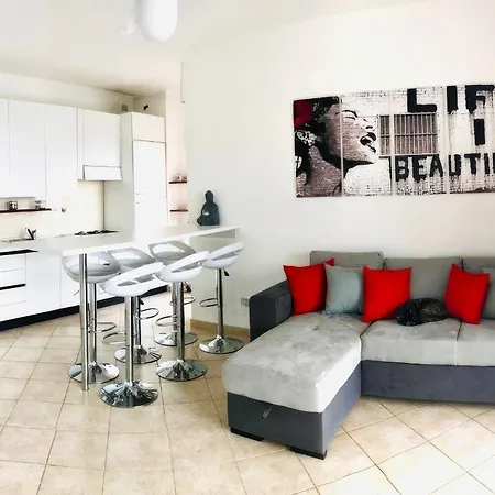 Lägenhet Con Suggestiva Vista Mare A