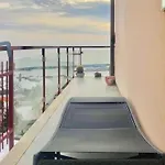 Con Suggestiva Vista Mare A شقة *