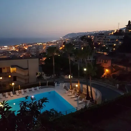 Con Suggestiva Vista Mare A Apartament *