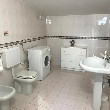 Apartament Con Suggestiva Vista Mare A *