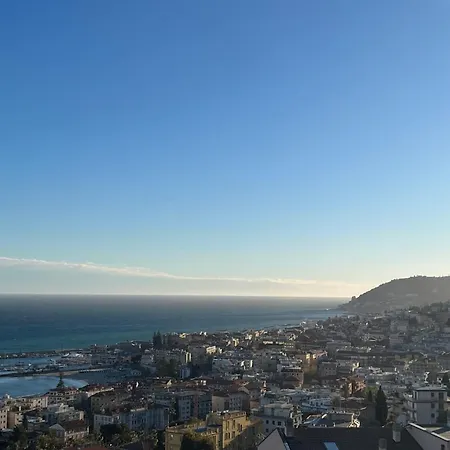 Apartament Con Suggestiva Vista Mare A