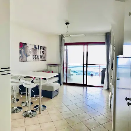 Con Suggestiva Vista Mare A Apartment *