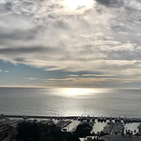 Con Suggestiva Vista Mare A