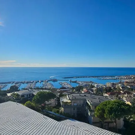 Apartment Con Suggestiva Vista Mare A Sanremo