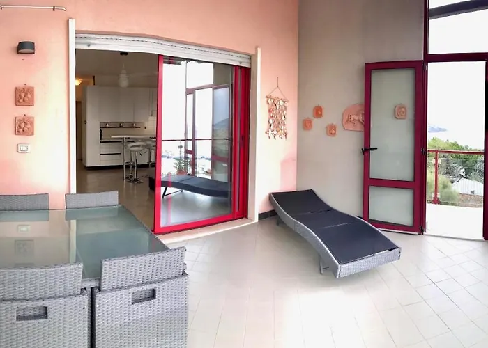 Con Suggestiva Vista Mare A