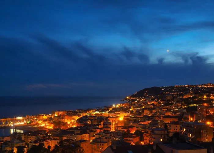 Con Suggestiva Vista Mare A