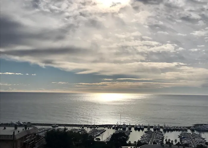 Con Suggestiva Vista Mare A