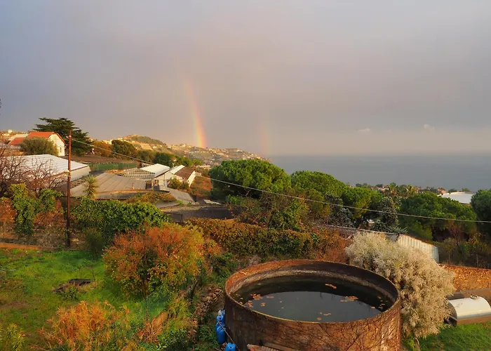 Con Suggestiva Vista Mare A *